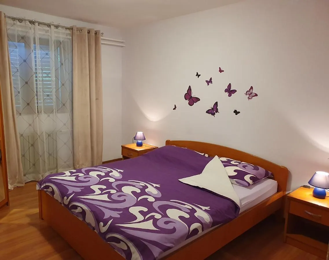 Apartments Sara لابين